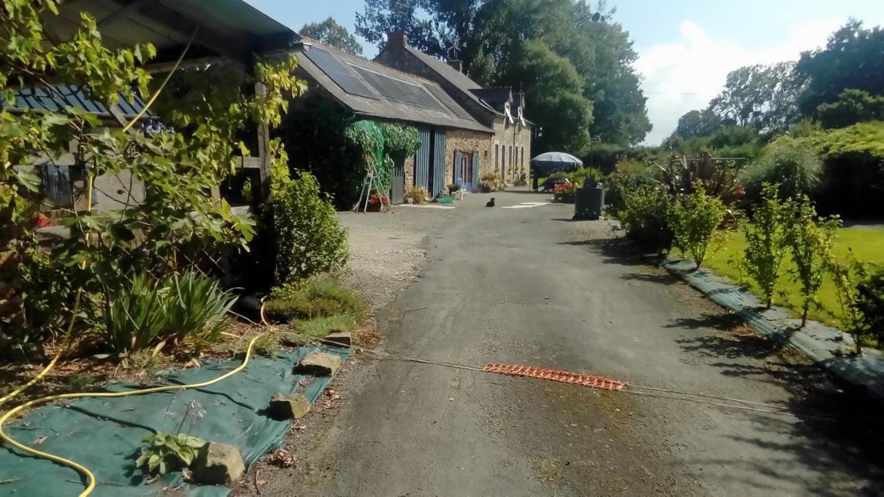 Bienvenue Chez Joelle Et Andre Au 207 Bed & Breakfast Balaze ภายนอก รูปภาพ