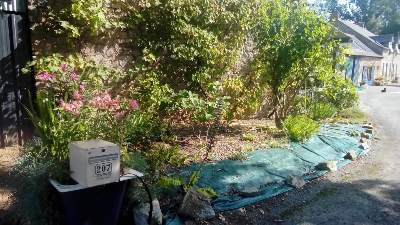 Bienvenue Chez Joelle Et Andre Au 207 Bed & Breakfast Balaze ภายนอก รูปภาพ