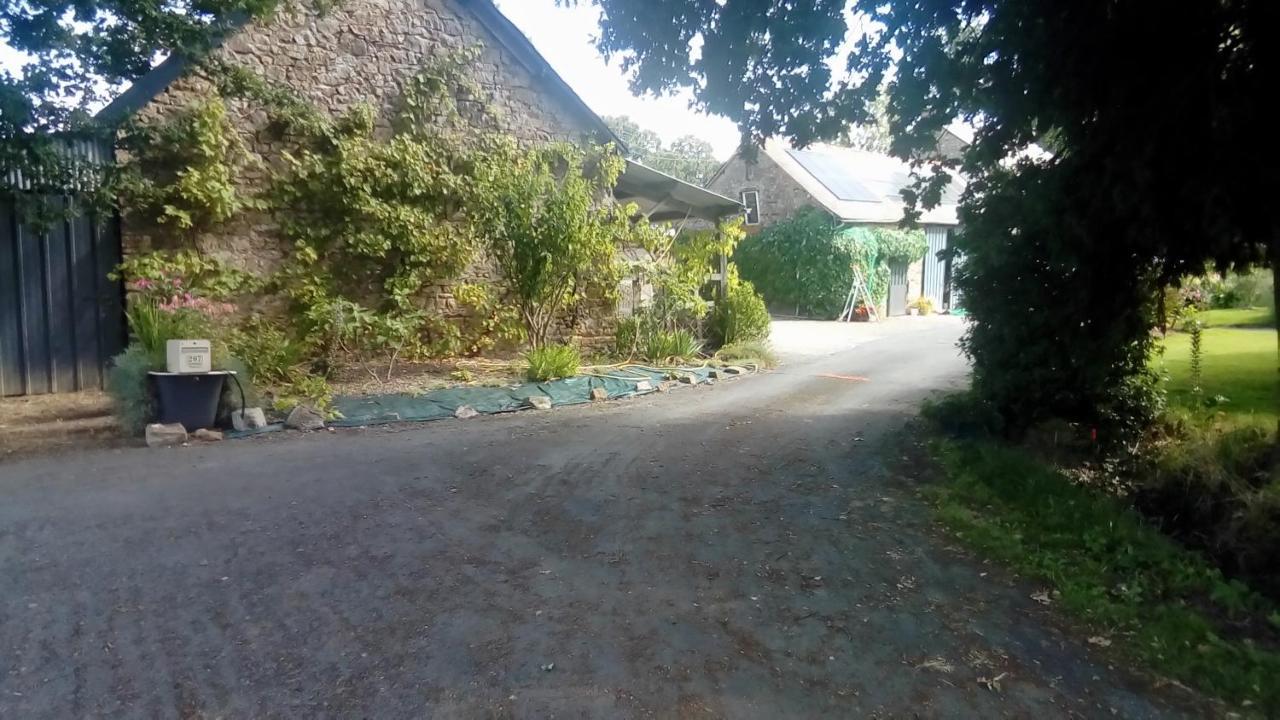 Bienvenue Chez Joelle Et Andre Au 207 Bed & Breakfast Balaze ภายนอก รูปภาพ